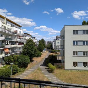 1 großes WG-Zimmer mit Balkon, Küche + Bad + Flur in gemeinschaftlicher Nutzung