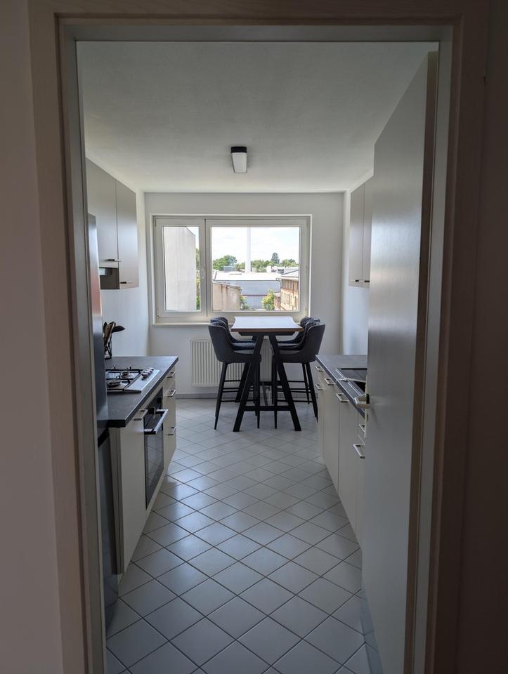 1 großes WG-Zimmer mit Balkon, Küche + Bad + Flur in gemeinschaftlicher Nutzung – Bild 2