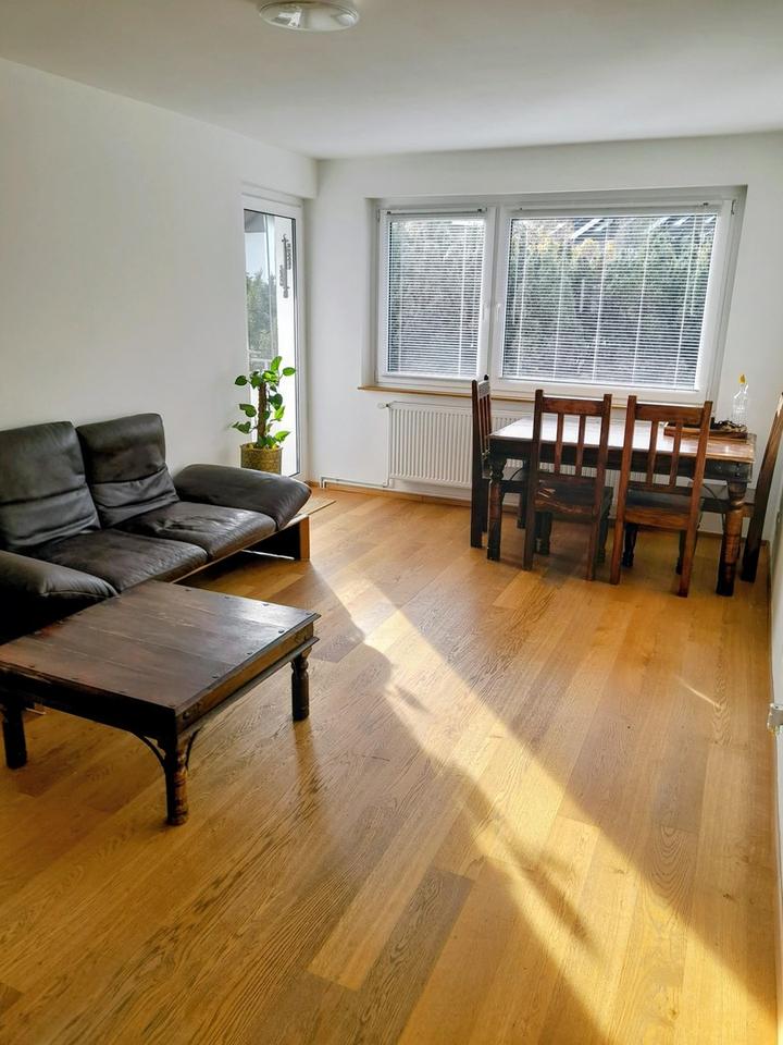 Stilvolle, modernisierte 3-Zimmer-Wohnung mit geh. Innenausstattung , Loggia, EBK, Stellplatz – Bild 2