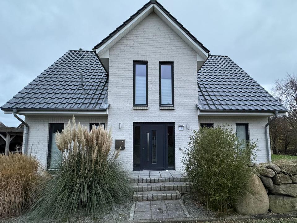 Charmantes Einfamilienhaus mit Einliegerwohnung, Fußbodenheizung und großem Garten