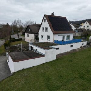 Helles 4,5 Zi. Einfamilienhaus mit großem Garten plus 130 m² vermietete Gewerbefläche