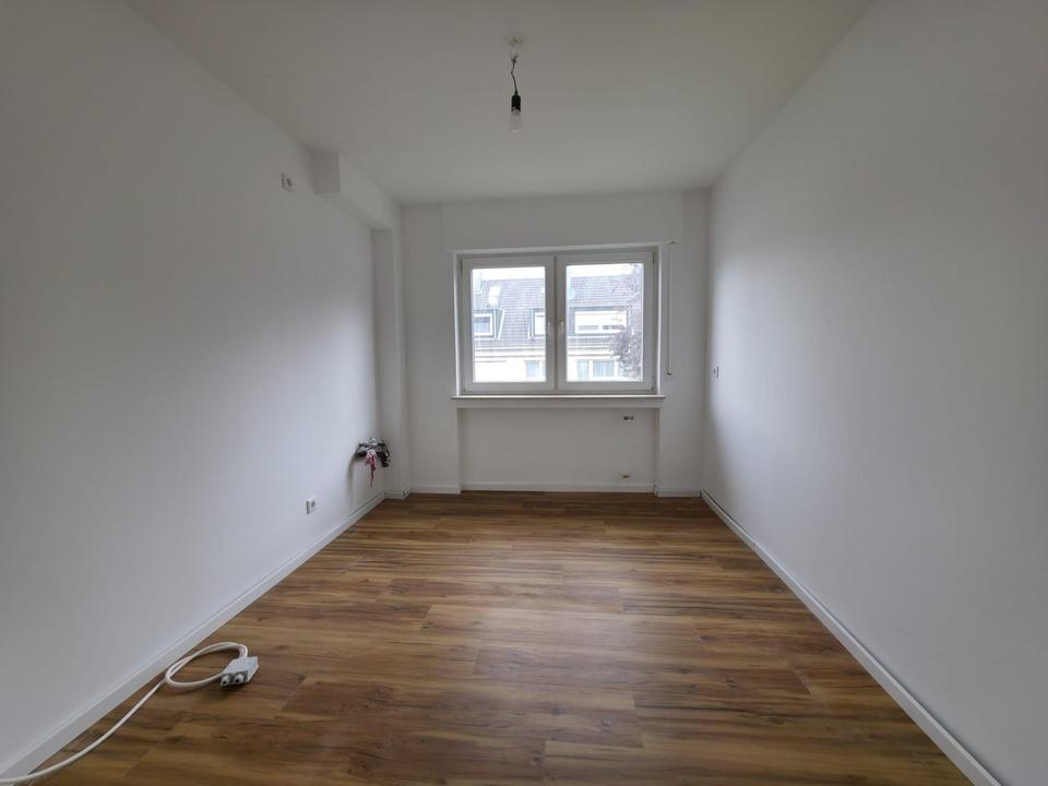 Stilvoll renovierte 2-Zimmer-Wohnung mit Balkon in ruhiger Lage – Bild 4