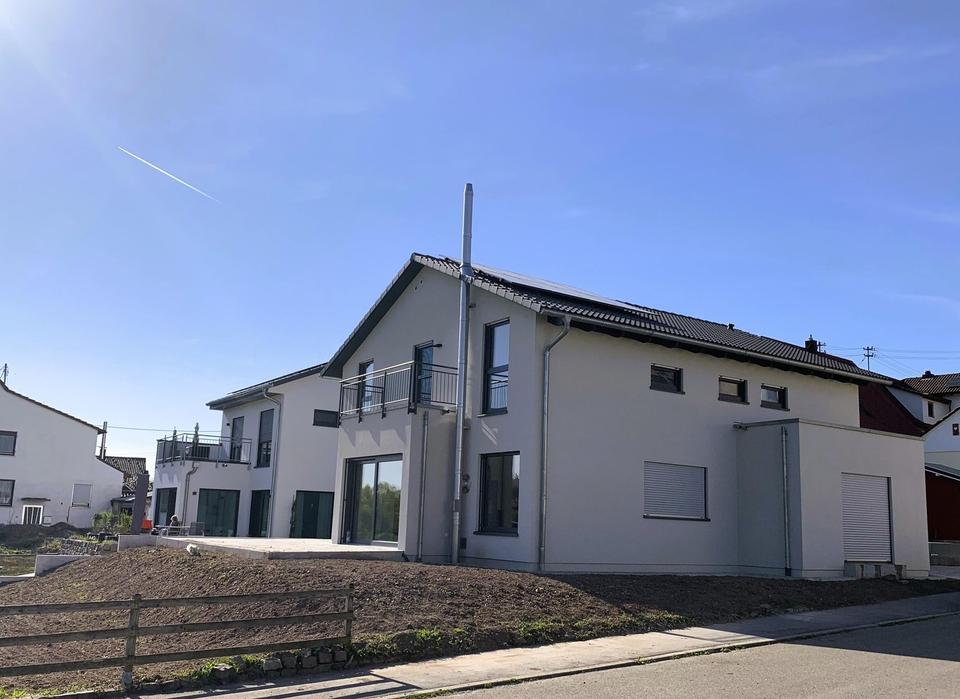 Bezugsfertiger Neubau in wunderschöner Ortsrandlage – Bild 2