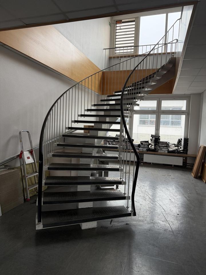 638 qm bezugsfertige Büro-/Seminar-/Konferenzfläche optional + 750 m² Gewerbehalle – Bild 4