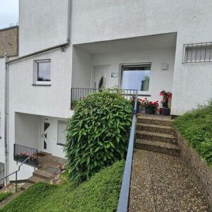 Attraktive 4,5-Zimmer-Terrassenwohnung, mit Waschraum und Keller auf einer Ebene