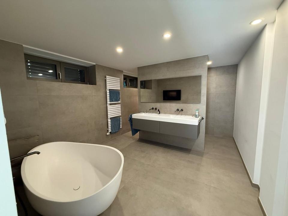 Wunderschönes modernes EFH mit höchster Privatsphäre am Ahlenberg – Bild 9