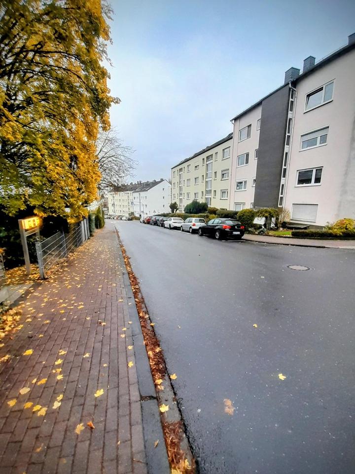 Stilvolle, modernisierte 3-Zimmer-Wohnung mit geh. Innenausstattung , Loggia, EBK, Stellplatz – Bild 25
