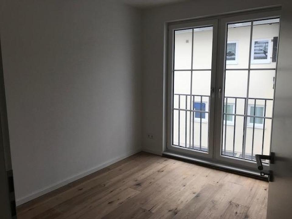 Schönes Walmdach-DHH mit Doppelcarport, zentrale Lage – Bild 33