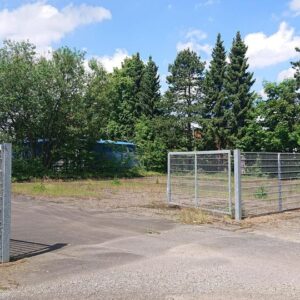 Umzäunte Freifläche im Gewerbegebiet Buxtehude
