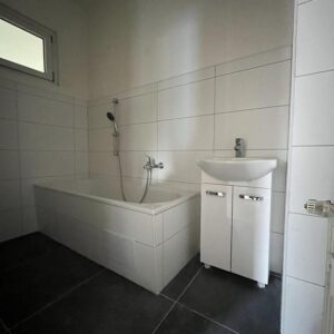 Erstbezug nach Sanierung - Großzügige 3-Raumwohnung in Zwickau-Nord im DG