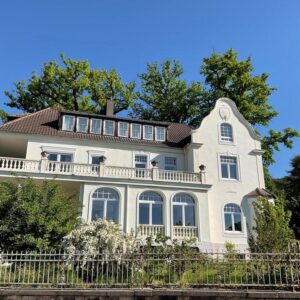 Vielseitig nutzbares Anwesen mit großem Potenzial auf parkähnlichem Grundstück (provisionsfrei!)