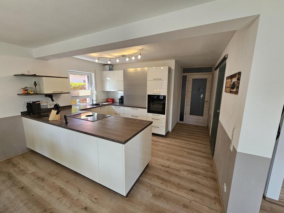 Moderne Luxus Traumwohnung in ruhiger Lage – 210 m² Wfl mit 7 Zimmern, zwei Bädern + 300m2 Garten – Bild 22