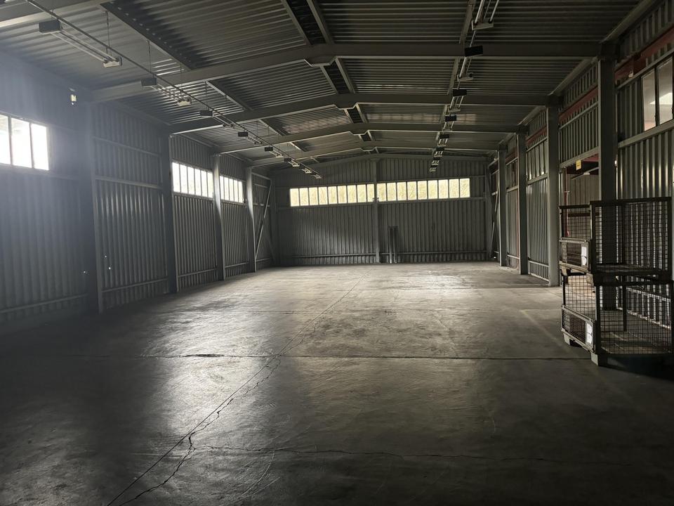 Lagerhalle / Produktion 3200qm mit Büro, Dusche, WC zu verkaufen – Bild 5