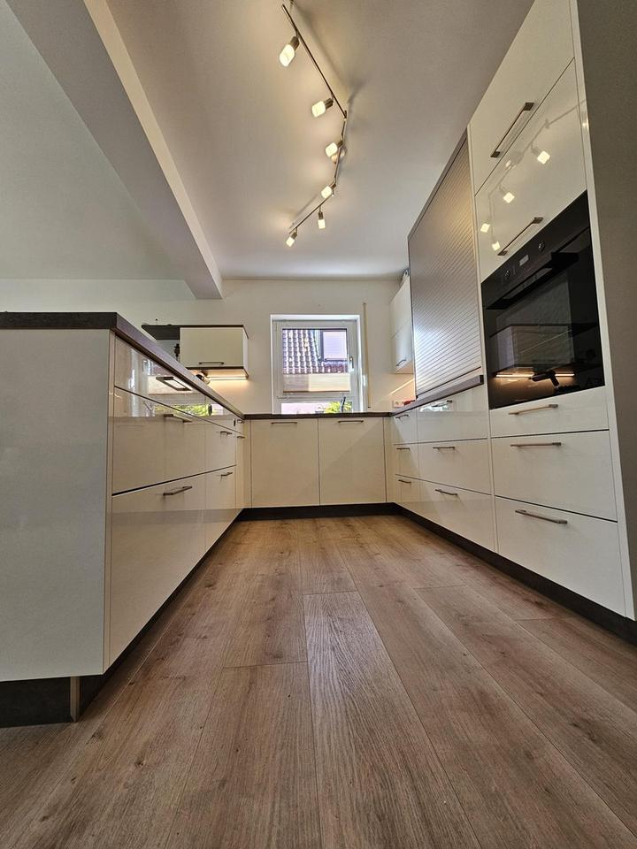 Moderne Luxus Traumwohnung in ruhiger Lage – 210 m² Wfl mit 7 Zimmern, zwei Bädern + 300m2 Garten – Bild 25