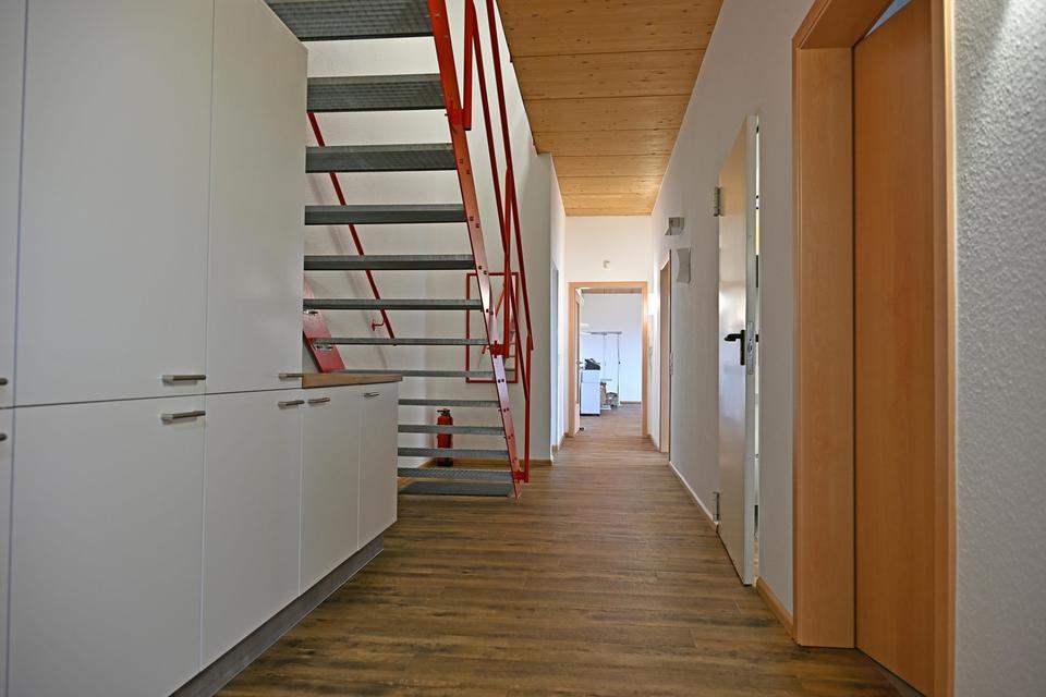 Top Gepflegte Gewerbeimmobile mit großem Gewerbegrundstück – Bild 23