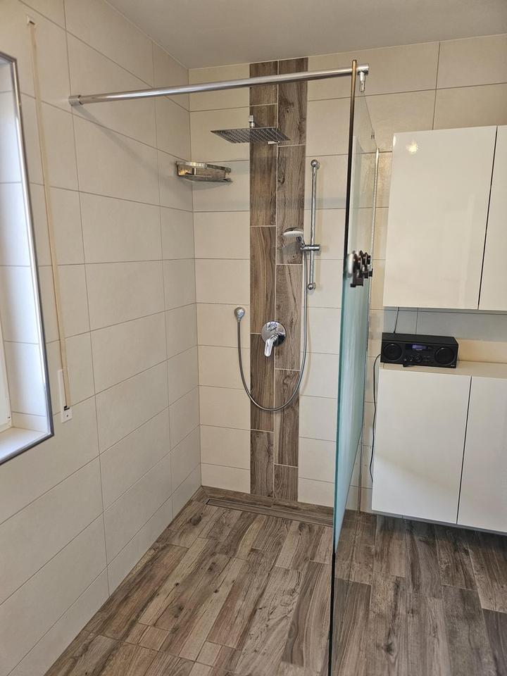 Moderne Luxus Traumwohnung in ruhiger Lage – 210 m² Wfl mit 7 Zimmern, zwei Bädern + 300m2 Garten – Bild 35