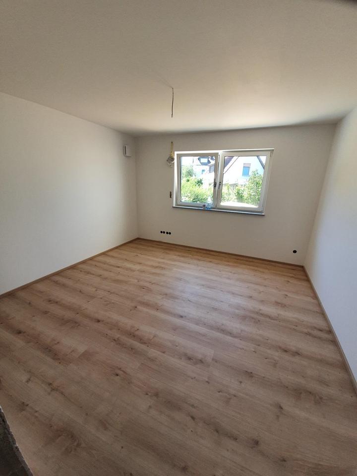 Moderne Luxus Traumwohnung in ruhiger Lage – 210 m² Wfl mit 7 Zimmern, zwei Bädern + 300m2 Garten – Bild 6