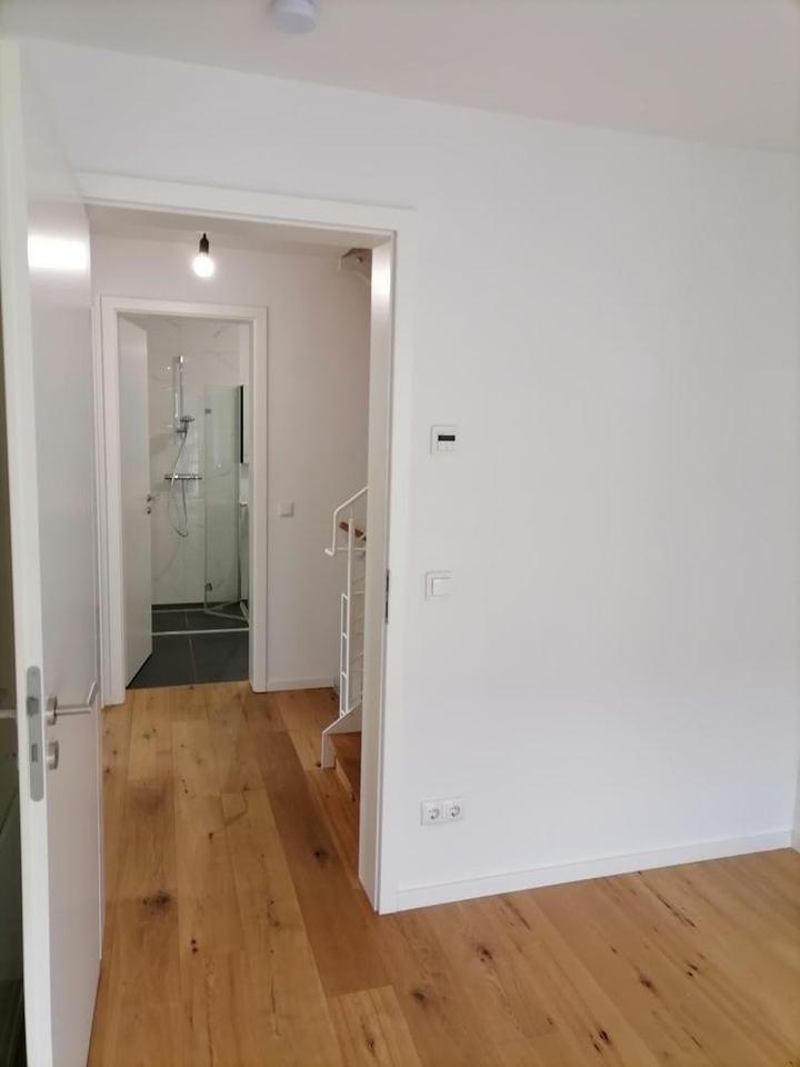 Schönes Walmdach-DHH mit Doppelcarport, zentrale Lage – Bild 31