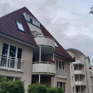 Sehr schöne großzügige 1-Zimmerwohnung mit Wintergarten in grüner und  ruhiger Wohnlage zu vermieten