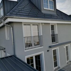 Schönes Walmdach-DHH mit Doppelcarport, zentrale Lage