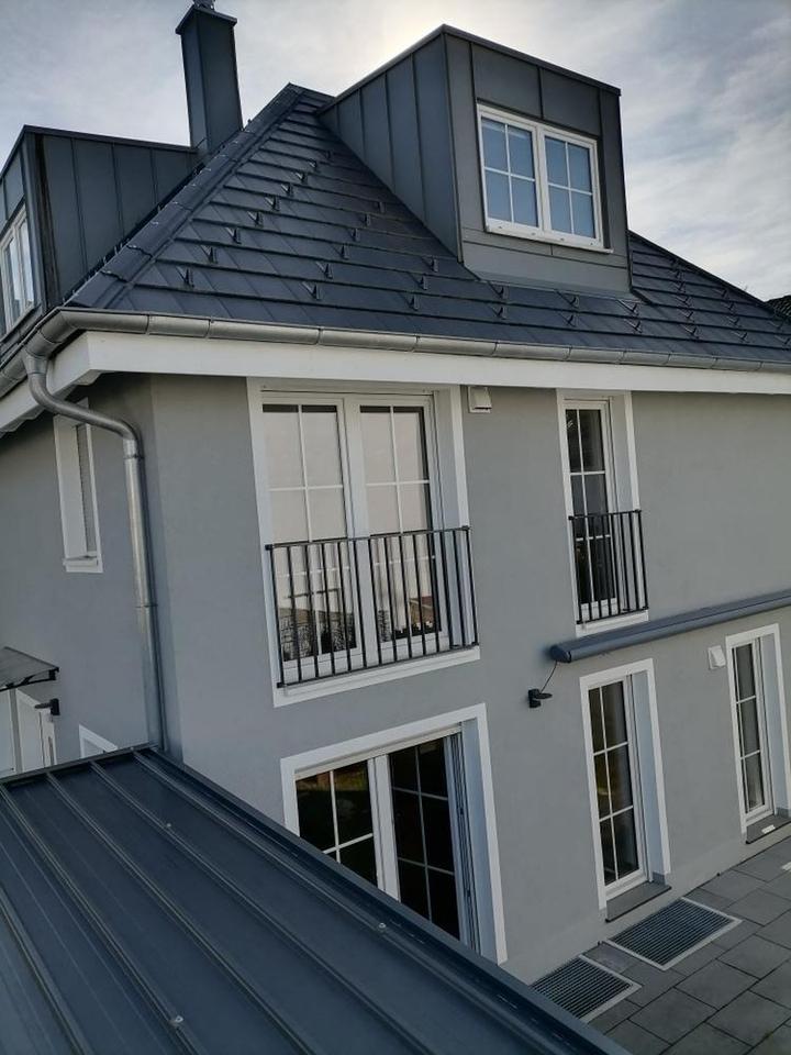 Schönes Walmdach-DHH mit Doppelcarport, zentrale Lage