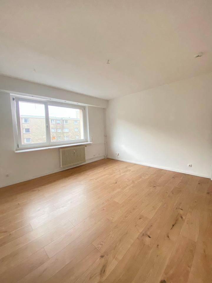 Bezugsfreie helle 3-Zimmer Wohnung in Top Lage mit Balkon im 4. OG in Berlin-Kreuzberg - ohne Makler – Bild 3