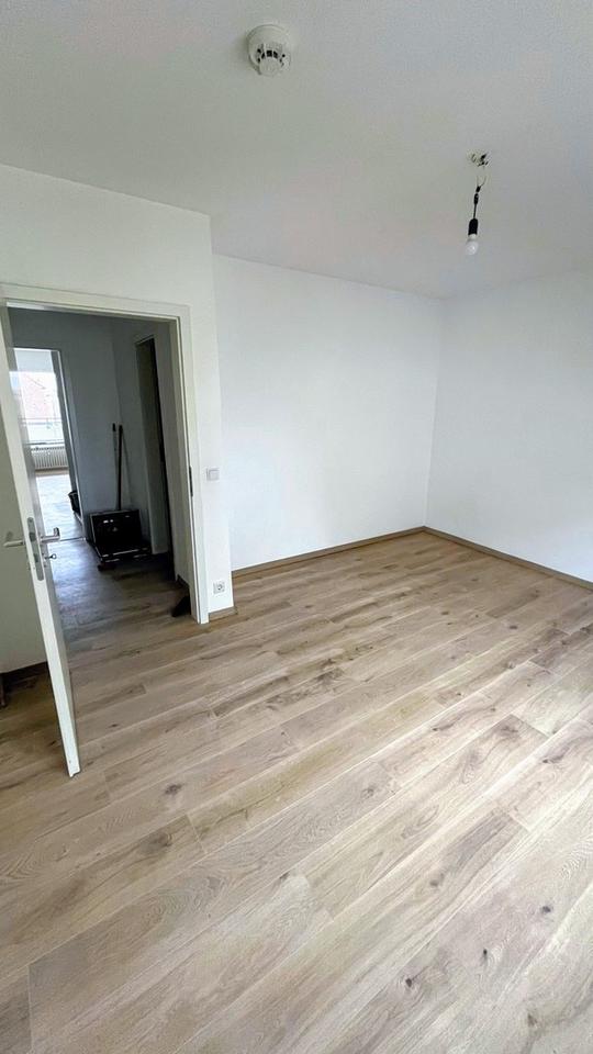 Bad 2024 kernsaniert! Hervorragend geschnittene 2-Zimmer-Wohnung, Einbauküche & Balkon in Weilbach – Bild 14