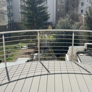 Neuwertige Wohnung mit vier Zimmern, Vollbad und EBK, Traumterrasse in Freiberg