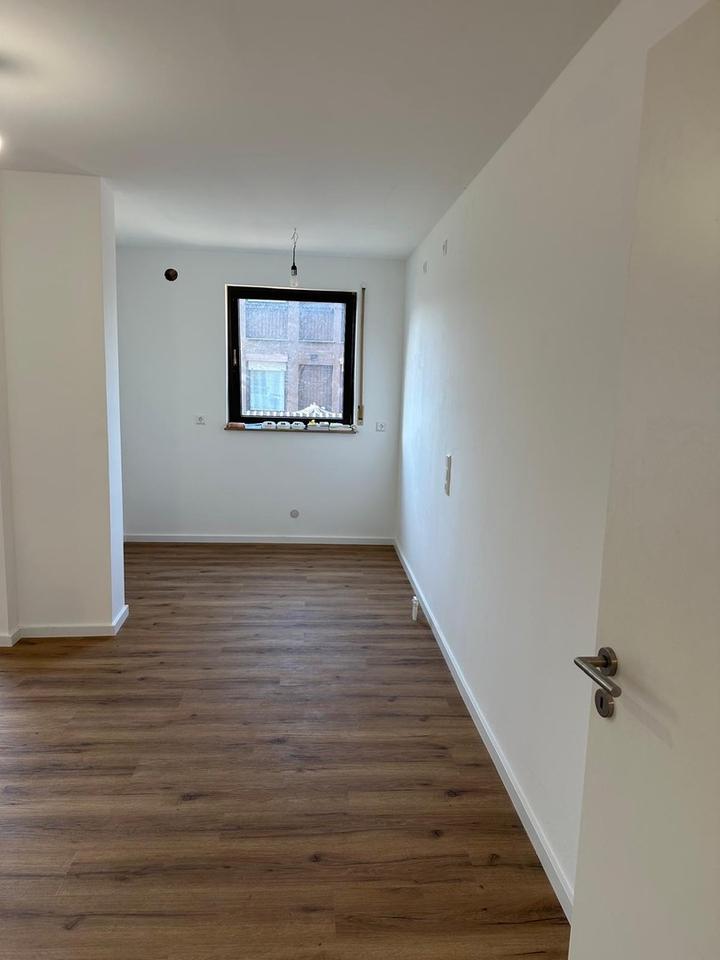 Zentrumsnah Wohnen! 2-Zimmer-Stadtwohnung mit Tiefgarage und Kellerabteil! – Bild 2