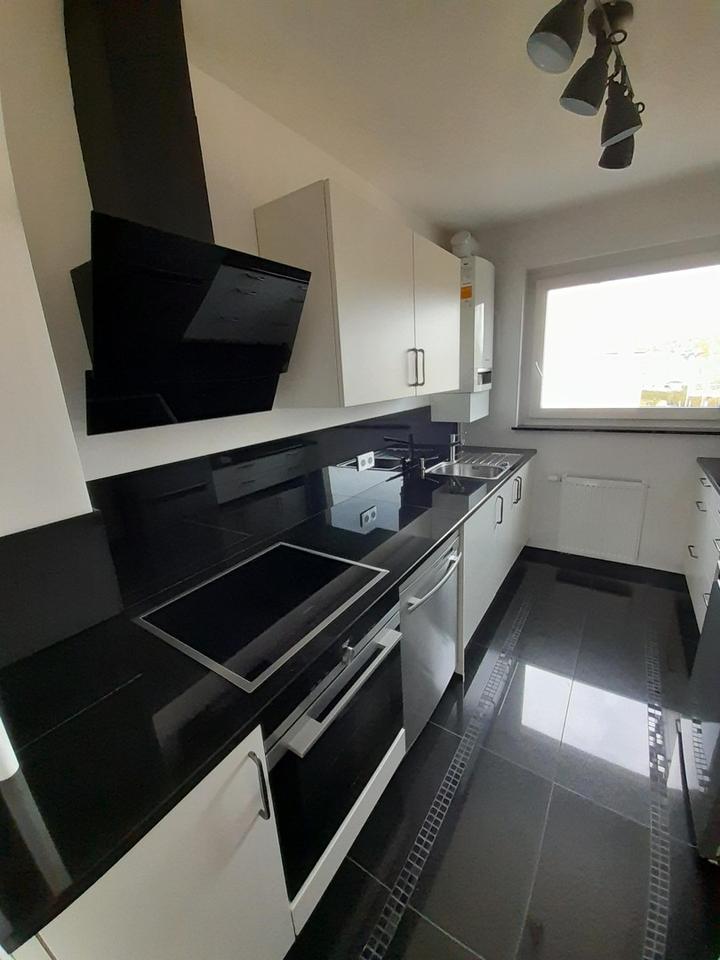 Stilvolle, modernisierte 3-Zimmer-Wohnung mit geh. Innenausstattung , Loggia, EBK, Stellplatz – Bild 12