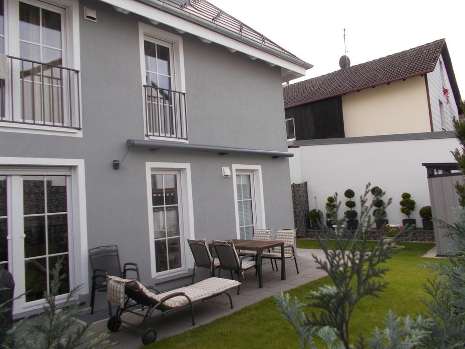 Schönes Walmdach-DHH mit Doppelcarport, zentrale Lage – Bild 4