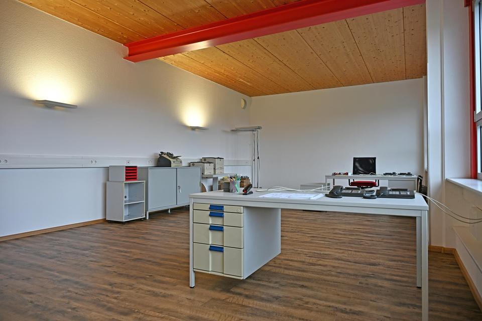 Top Gepflegte Gewerbeimmobile mit großem Gewerbegrundstück – Bild 17