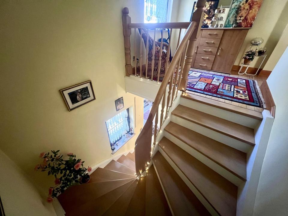 Gepflegtes Einfamilienhaus mit Einliegerwohnung in schöner Waldrandlage – Bild 25