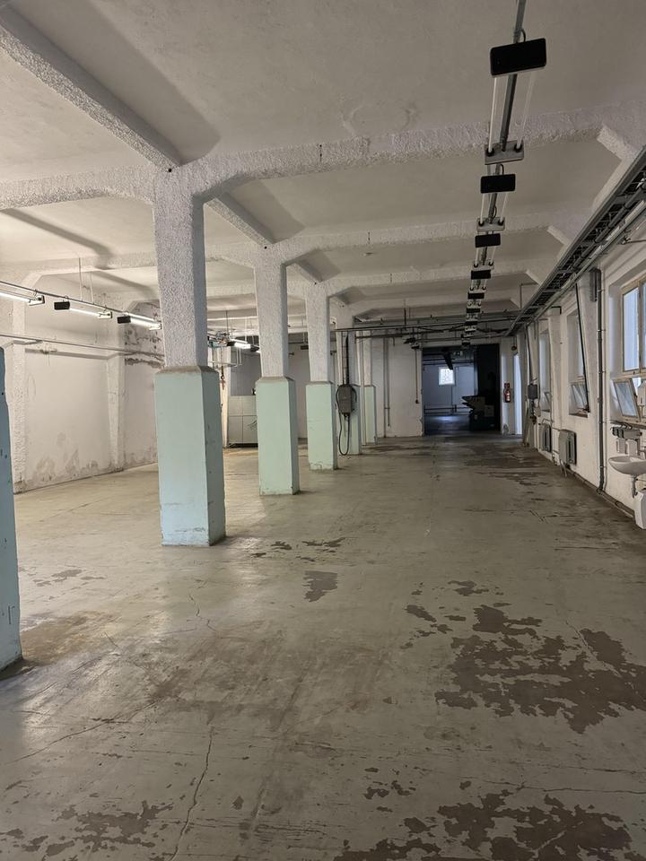 Lagerhalle / Produktion 3200qm mit Büro, Dusche, WC zu verkaufen – Bild 8