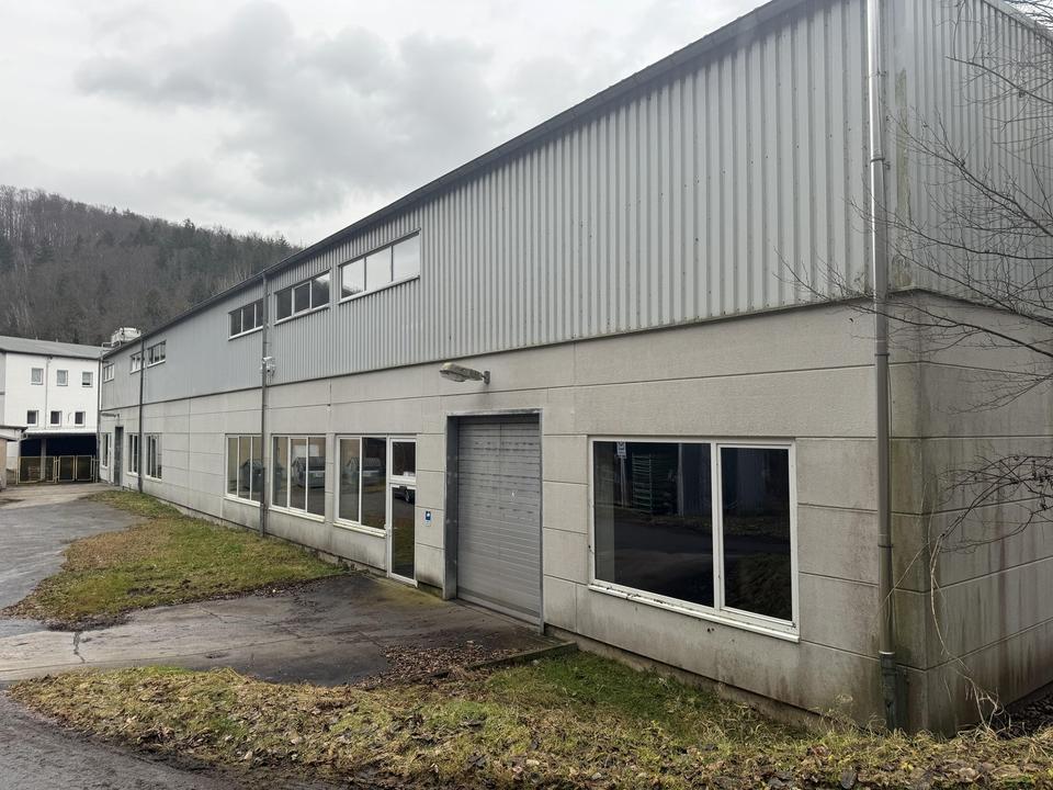Lagerhalle / Produktion 3200qm mit Büro, Dusche, WC zu verkaufen – Bild 2
