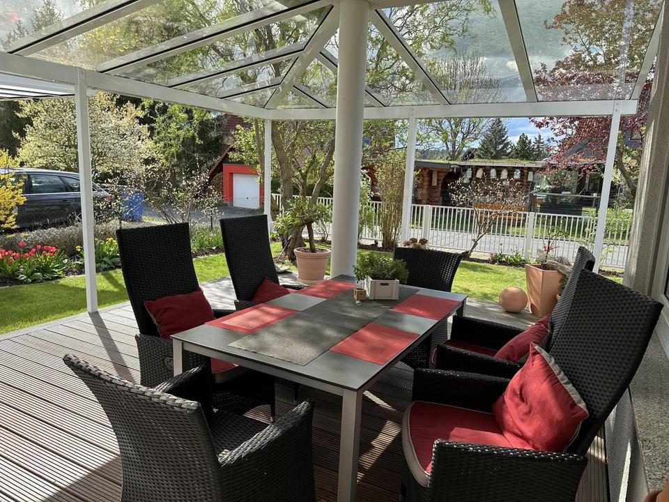 Schönes freistehendes Einfamilienhaus mit Garage und Carport in ruhiger Feldrandlage