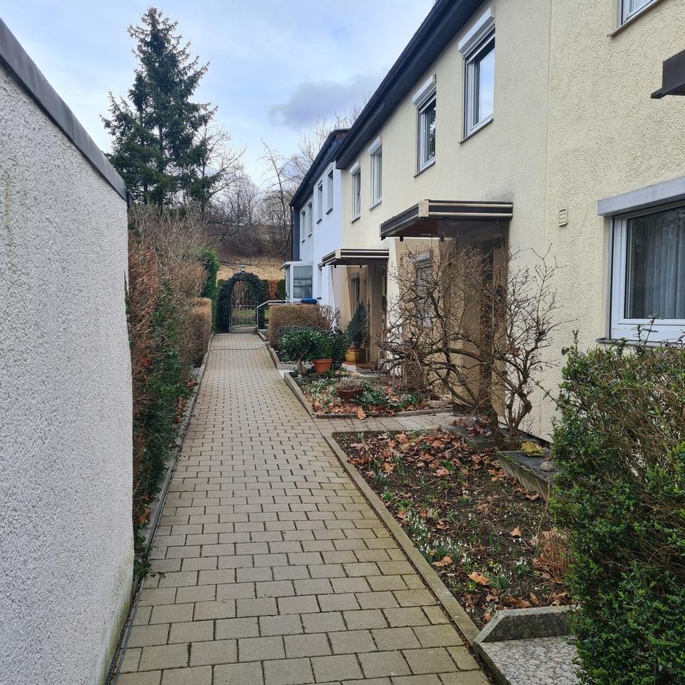 ****Provisionsfrei***Saniert* RMH in Pfullingen, Garten,Terrasse, Balkon, Garage – Bild 4