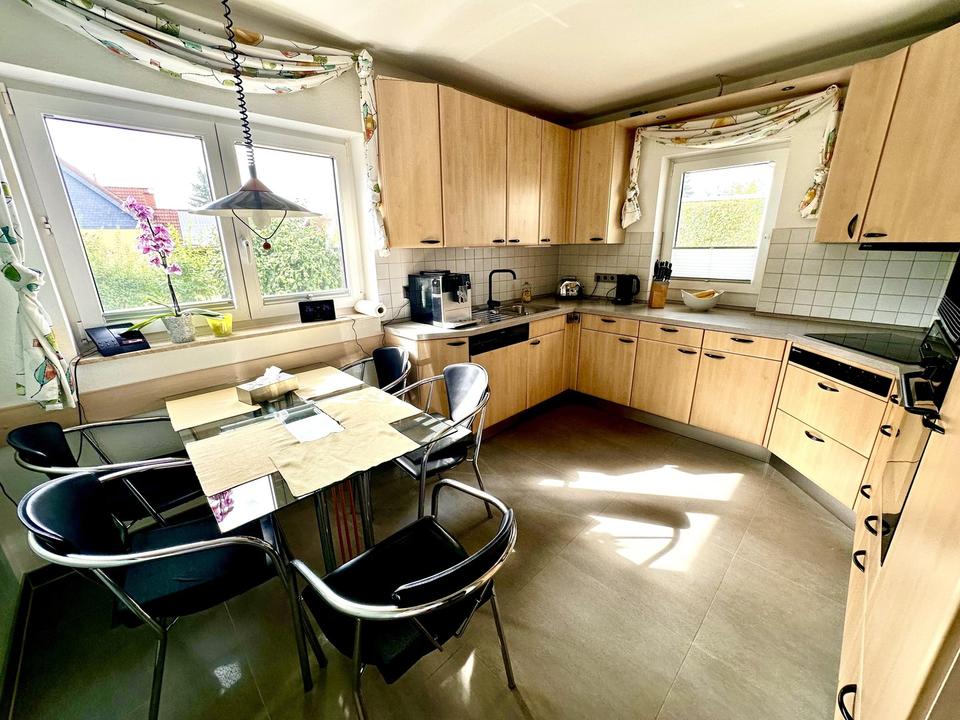 Schönes freistehendes Einfamilienhaus mit Garage und Carport in ruhiger Feldrandlage – Bild 3