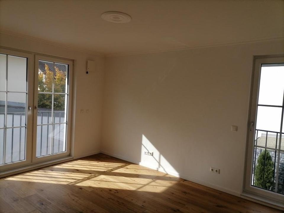 Schönes Walmdach-DHH mit Doppelcarport, zentrale Lage – Bild 35