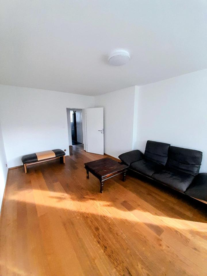 Stilvolle, modernisierte 3-Zimmer-Wohnung mit geh. Innenausstattung , Loggia, EBK, Stellplatz – Bild 3