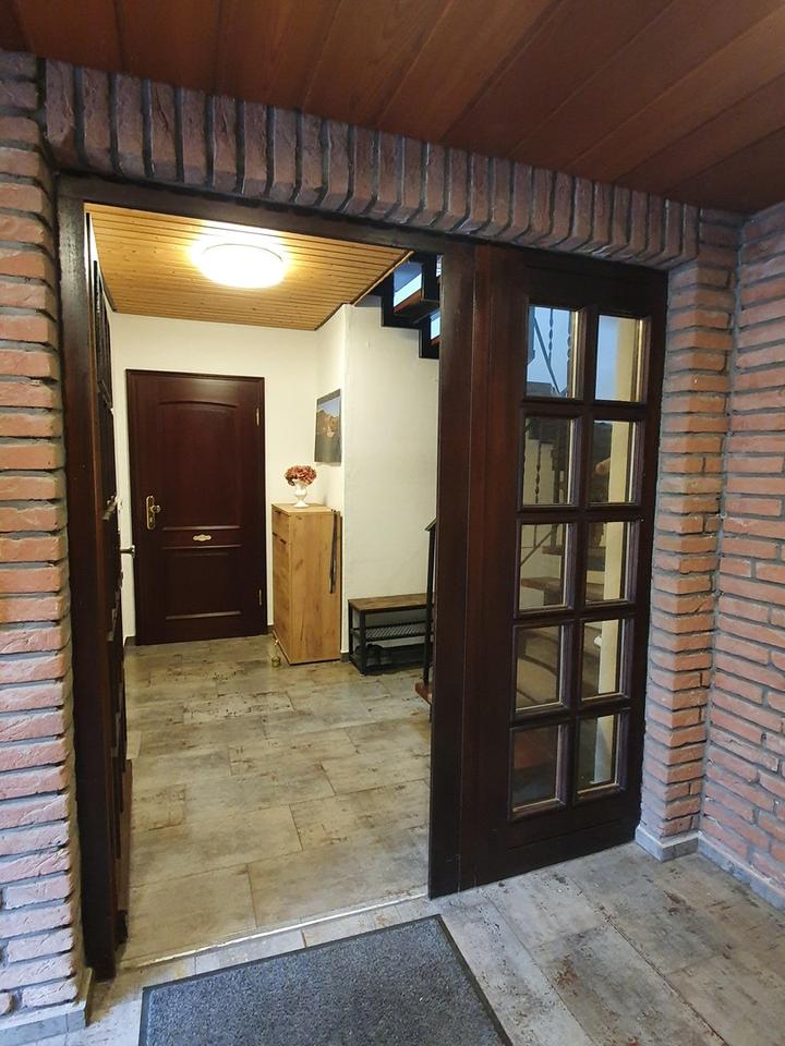 Zweifamilienhaus mit Weitblick - Pferdehaltung möglich – Bild 2