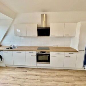 Schönes, helles Zimmer in toller 5er-WG - zentrale Lage, 3 Min. zum ÖPVN