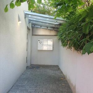 Schöne Dachwohnung mit sehr großem Balkon