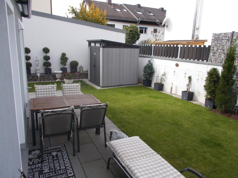 Schönes Walmdach-DHH mit Doppelcarport, zentrale Lage – Bild 14