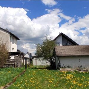 Charmantes Ein- bis Zweifamilienhaus mit großem Garten und Potenzial zur individuellen Gestaltung