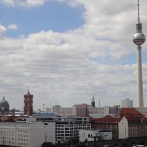 Süd-West-Traumblick in Berlin-Mitte: 2 Zimmer - 12. OG, Option: Stellplatz - provisionsfrei