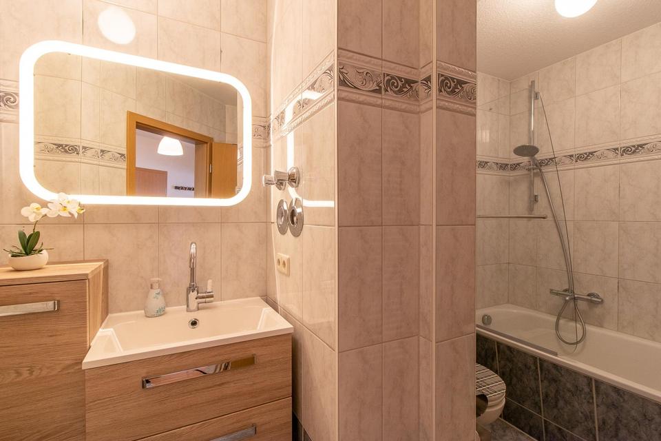 ab sofort, Sonderpreis: sehr schöne, voll möblierte 2-Zi DG-Whg, Luxus- EBK, Balkon – Bild 13