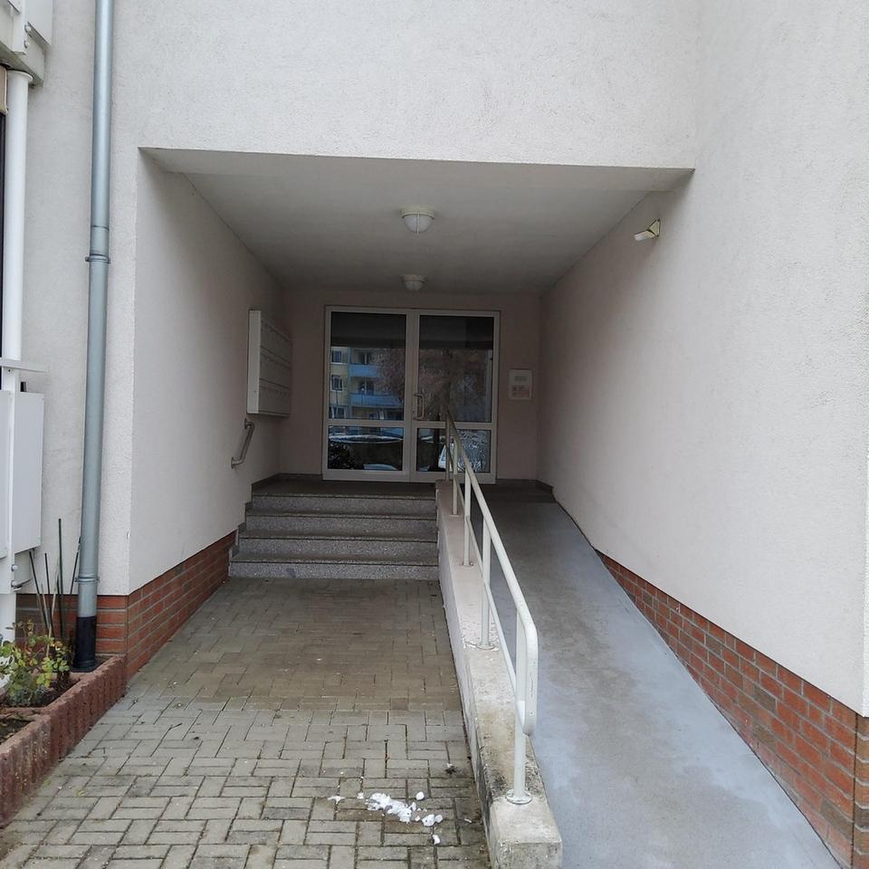 Sehr schöne großzügige 1-Zimmerwohnung mit Wintergarten in grüner und ruhiger Wohnlage zu vermieten – Bild 5