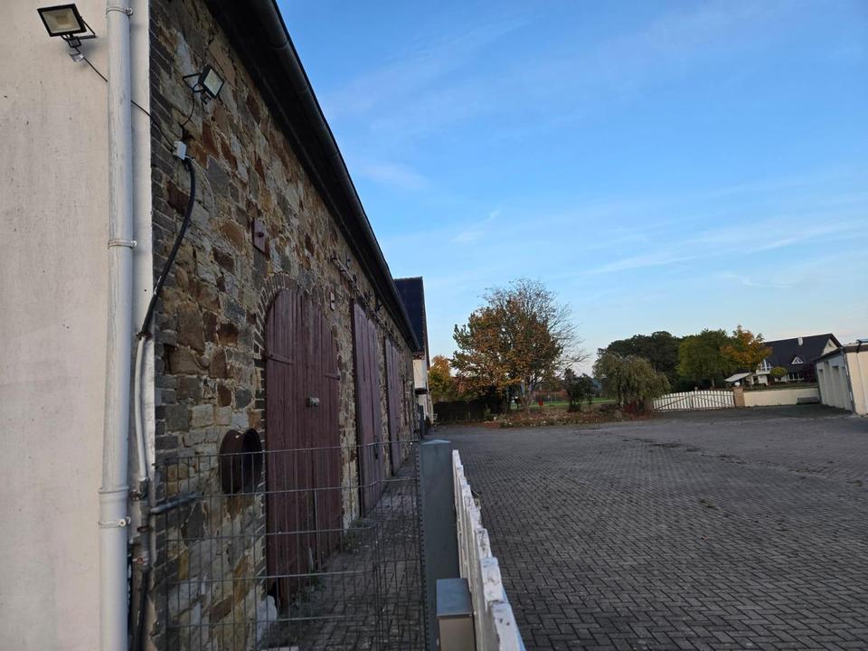 Zweifamilienhaus mit Scheune und großen Eigentumsgrundstück – Bild 11