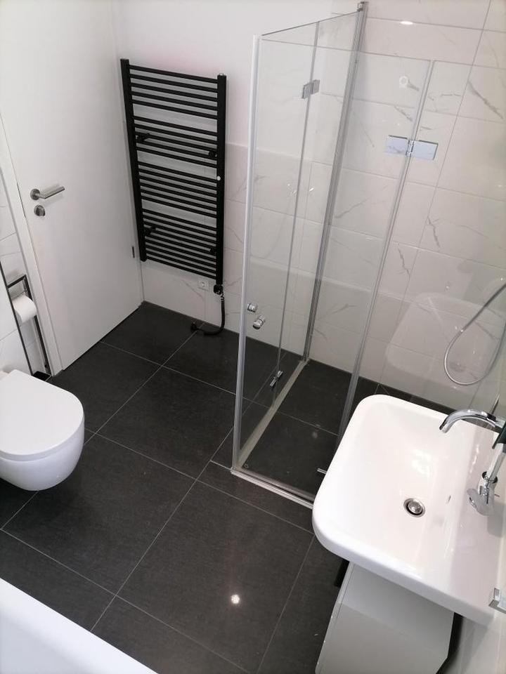 Schönes Walmdach-DHH mit Doppelcarport, zentrale Lage – Bild 38